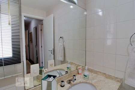 Apartamento para alugar com 240m², 4 quartos e 4 vagasBanheiro