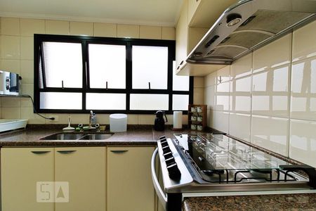 Apartamento para alugar com 240m², 4 quartos e 4 vagasCozinha