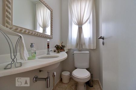 Apartamento para alugar com 240m², 4 quartos e 4 vagasLavabo