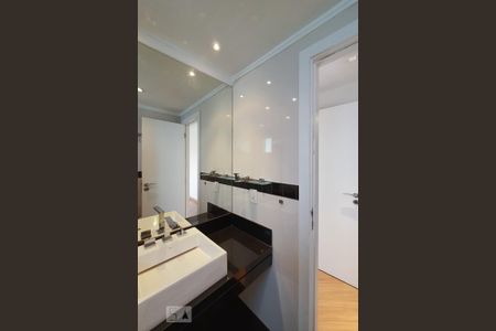 Apartamento à venda com 164m², 3 quartos e 4 vagasBanheiro da suíte 2