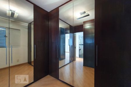 Apartamento à venda com 164m², 3 quartos e 4 vagasCloset da suíte 2 (quarto 3)