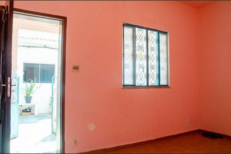 Sala de casa de condomínio à venda com 2 quartos, 45m² em Cordovil, Rio de Janeiro