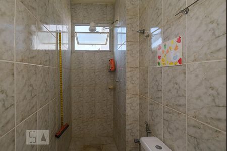 Banheiro de apartamento à venda com 2 quartos, 50m² em Heliópolis, Belo Horizonte