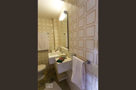 Apartamento à venda com 221m², 4 quartos e 3 vagas Apartamento à venda com 221m², 4 quartos e 3 vagasBanheiro da Suíte 1