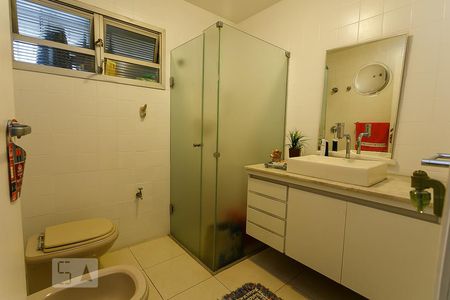 Apartamento à venda com 221m², 4 quartos e 3 vagas Apartamento à venda com 221m², 4 quartos e 3 vagasBanheiro