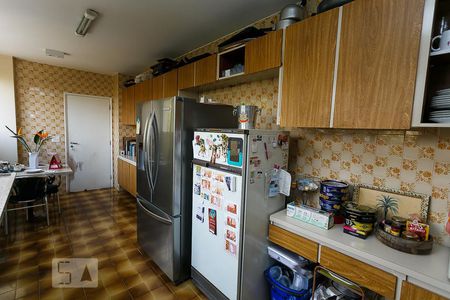 Apartamento à venda com 221m², 4 quartos e 3 vagas Apartamento à venda com 221m², 4 quartos e 3 vagassuíte 2