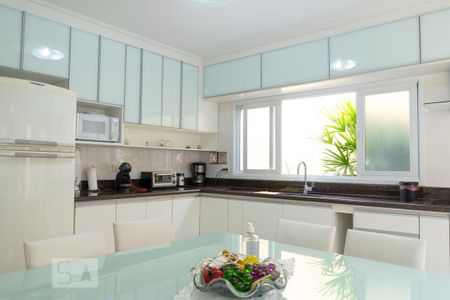 Casa à venda com 180m², 2 quartos e 2 vagasCozinha