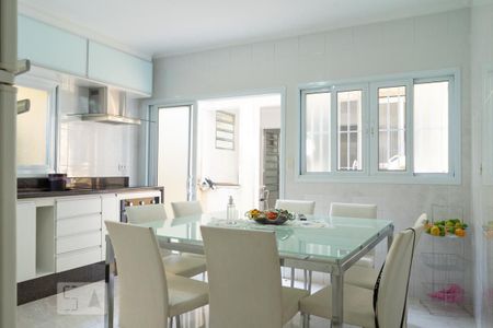 Casa à venda com 180m², 2 quartos e 2 vagasCozinha