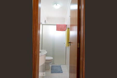 Casa à venda com 180m², 2 quartos e 2 vagasBanheiro suíte 1