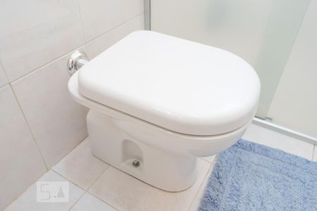 Casa à venda com 180m², 2 quartos e 2 vagasBanheiro suíte 1