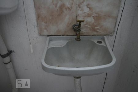 Banheiro de kitnet/studio para alugar com 1 quarto, 80m² em Ipiranga, São Paulo