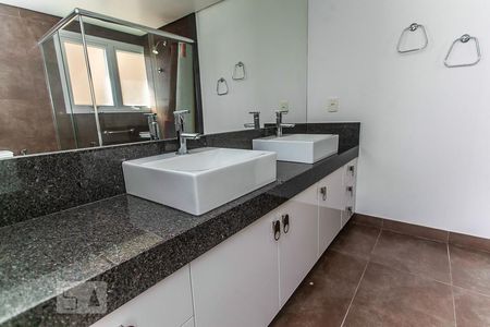 Apartamento à venda com 189m², 3 quartos e 3 vagas Apartamento à venda com 189m², 3 quartos e 3 vagasBanheiro Suíte 1