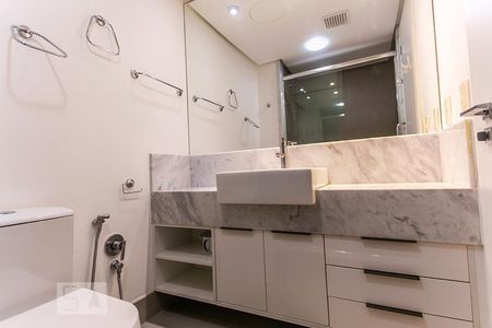 Apartamento à venda com 189m², 3 quartos e 3 vagas Apartamento à venda com 189m², 3 quartos e 3 vagasBanheiro Suíte 3