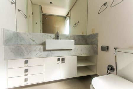 Apartamento à venda com 189m², 3 quartos e 3 vagas Apartamento à venda com 189m², 3 quartos e 3 vagasBanheiro Suíte 2