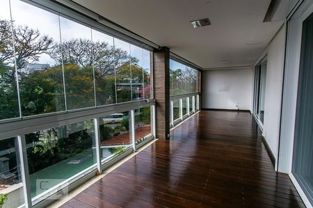 Apartamento à venda com 189m², 3 quartos e 3 vagas Apartamento à venda com 189m², 3 quartos e 3 vagasVaranda