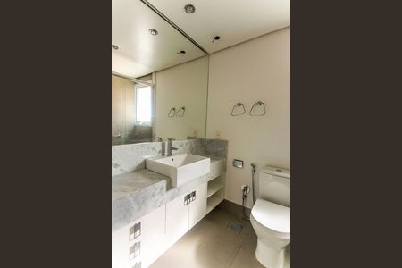 Apartamento à venda com 189m², 3 quartos e 3 vagas Apartamento à venda com 189m², 3 quartos e 3 vagasBanheiro Suíte 2