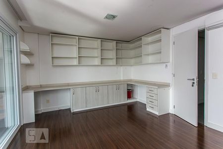 Apartamento à venda com 189m², 3 quartos e 3 vagas Apartamento à venda com 189m², 3 quartos e 3 vagasArmários Suíte 1