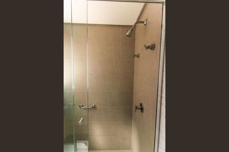 Apartamento à venda com 189m², 3 quartos e 3 vagas Apartamento à venda com 189m², 3 quartos e 3 vagasBanheiro Suíte 2