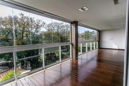 Apartamento à venda com 189m², 3 quartos e 3 vagas Apartamento à venda com 189m², 3 quartos e 3 vagasVaranda