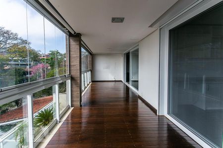 Apartamento à venda com 189m², 3 quartos e 3 vagas Apartamento à venda com 189m², 3 quartos e 3 vagasVaranda