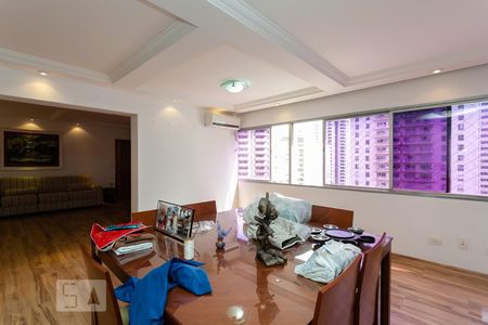 Apartamento à venda com 200m², 4 quartos e 2 vagasSala