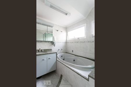 Apartamento à venda com 200m², 4 quartos e 2 vagasBanheiro da Suíte 1