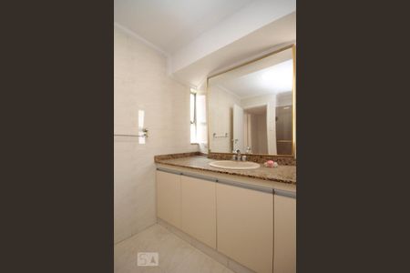 Banheiro de apartamento para alugar com 3 quartos, 110m² em Bela Vista, São Paulo