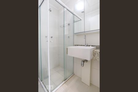 Banheiro de apartamento para alugar com 1 quarto, 28m² em Bela Vista, São Paulo