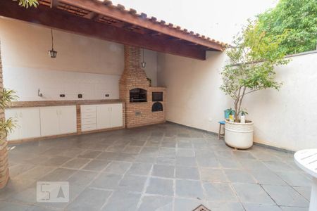 Casa à venda com 130m², 5 quartos e 4 vagas Casa à venda com 130m², 5 quartos e 4 vagasChurrasqueira