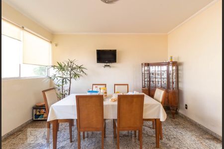 Casa à venda com 130m², 5 quartos e 4 vagas Casa à venda com 130m², 5 quartos e 4 vagasCopa