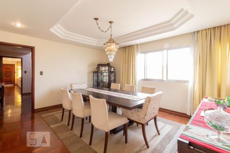 Casa à venda com 130m², 5 quartos e 4 vagas Casa à venda com 130m², 5 quartos e 4 vagasSala de Jantar