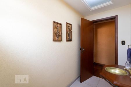 Casa à venda com 130m², 5 quartos e 4 vagas Casa à venda com 130m², 5 quartos e 4 vagasLavabo