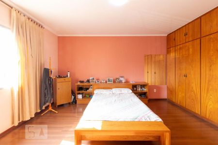 Casa à venda com 130m², 5 quartos e 4 vagas Casa à venda com 130m², 5 quartos e 4 vagasSuíte 1