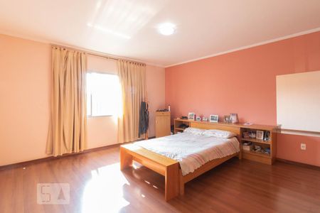 Casa à venda com 130m², 5 quartos e 4 vagas Casa à venda com 130m², 5 quartos e 4 vagasSuíte 1