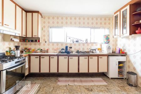 Casa à venda com 130m², 5 quartos e 4 vagas Casa à venda com 130m², 5 quartos e 4 vagasCozinha