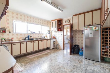 Casa à venda com 130m², 5 quartos e 4 vagas Casa à venda com 130m², 5 quartos e 4 vagasCozinha