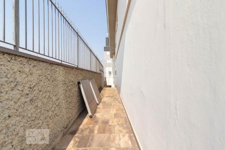 Casa à venda com 130m², 5 quartos e 4 vagas Casa à venda com 130m², 5 quartos e 4 vagasCorredor Lateral Externo