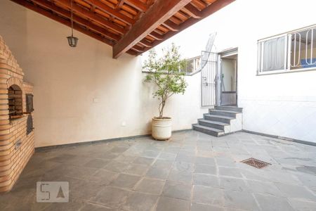 Casa à venda com 130m², 5 quartos e 4 vagas Casa à venda com 130m², 5 quartos e 4 vagasChurrasqueira