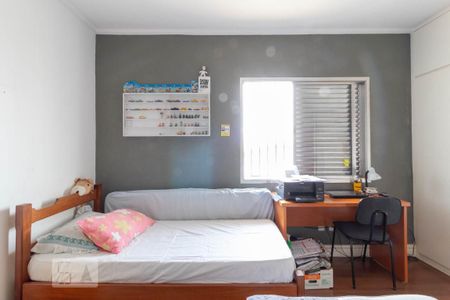 Casa à venda com 130m², 5 quartos e 4 vagas Casa à venda com 130m², 5 quartos e 4 vagasQuarto 1