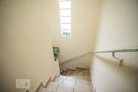 Escadas de casa para alugar com 2 quartos, 170m² em Jardim Jabaquara, São Paulo