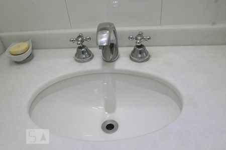 Casa à venda com 244m², 4 quartos e 4 vagasBanheiro do Quarto 2