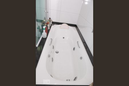 Casa à venda com 244m², 4 quartos e 4 vagasBanheiro do Quarto 1