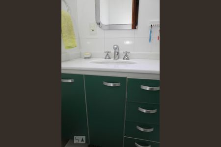 Casa à venda com 244m², 4 quartos e 4 vagasBanheiro do Quarto 2