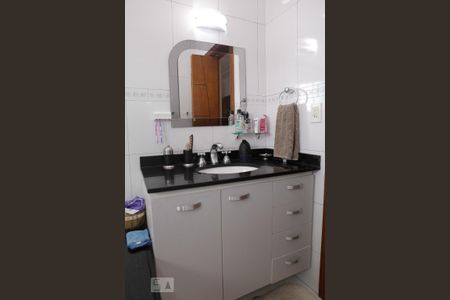 Casa à venda com 244m², 4 quartos e 4 vagasBanheiro do Quarto 1