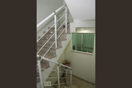 Casa à venda com 244m², 4 quartos e 4 vagasEscada