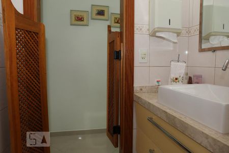Casa à venda com 244m², 4 quartos e 4 vagasLavabo
