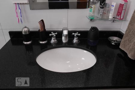 Casa à venda com 244m², 4 quartos e 4 vagasBanheiro do Quarto 1