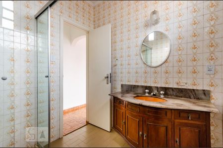 Banheiro de apartamento para alugar com 3 quartos, 108m² em Embaré, Santos