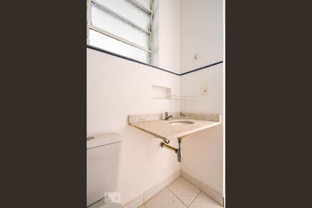 Banheiro de kitnet/studio para alugar com 1 quarto, 33m² em Centro, São Paulo