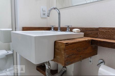 Banheiro 1 detalhe de apartamento para alugar com 2 quartos, 60m² em Pinheiros, São Paulo